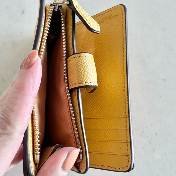 EUC COACH Yellow Medium Corner Zip Wallet - Picture 6 of 6